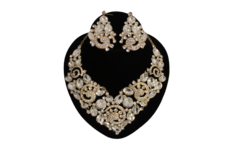 Dames sieraden set creme ketting in oorbellen