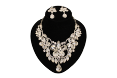 Dames sieraden set creme ketting in oorbellen