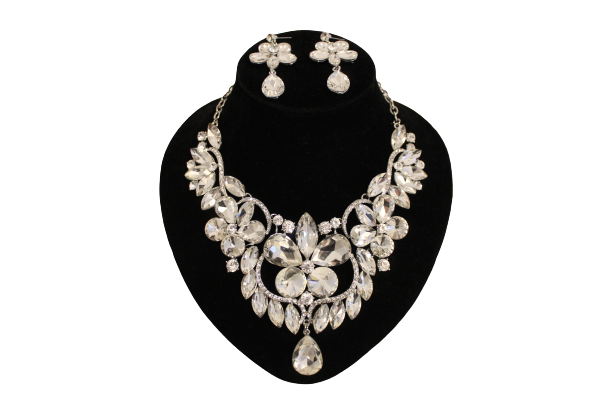 Dames sieraden set creme ketting in oorbellen